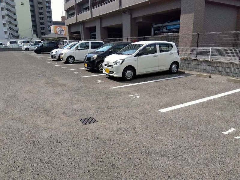 レオパレス宇多津 駐車場