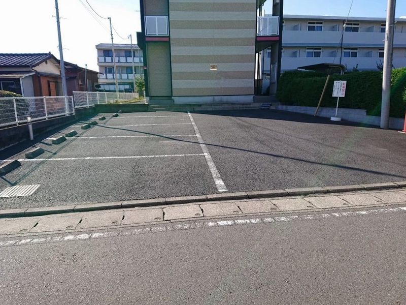 レオパレスＳＥＶＥＮＳ　ヤナカ 駐車場