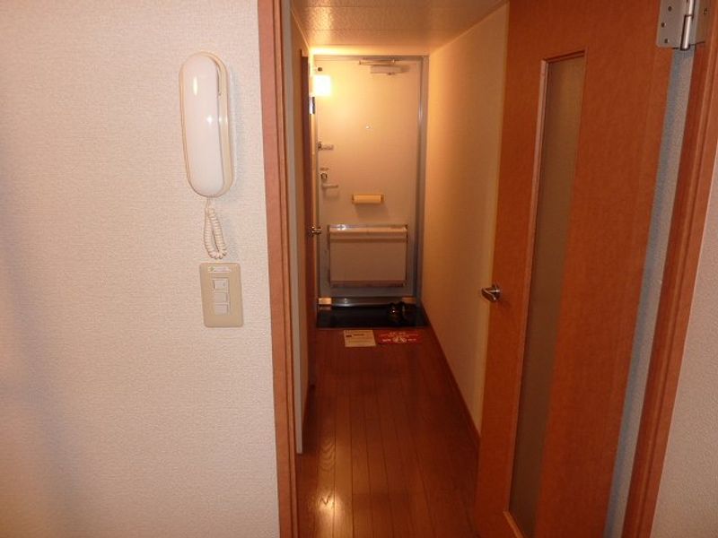 レオパレスエスポ 玄関