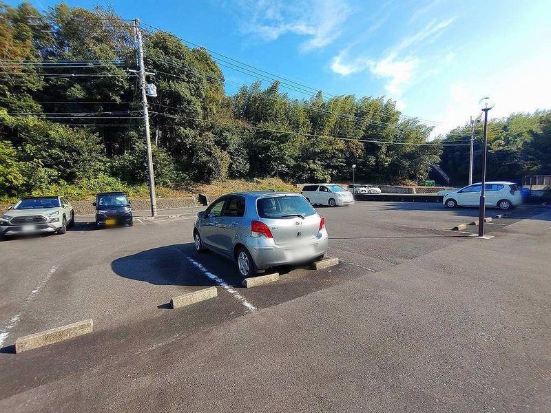 レオネクストたるわら 駐車場