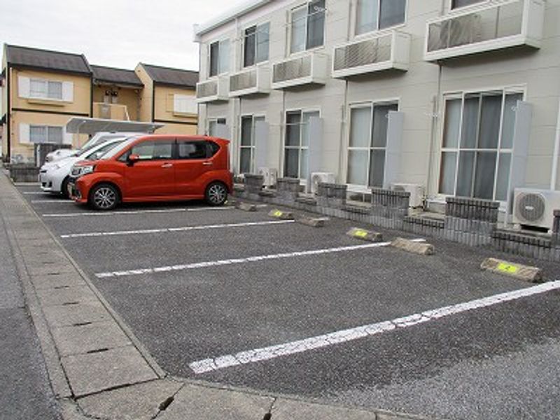 レオパレスプチ　ラパン 駐車場