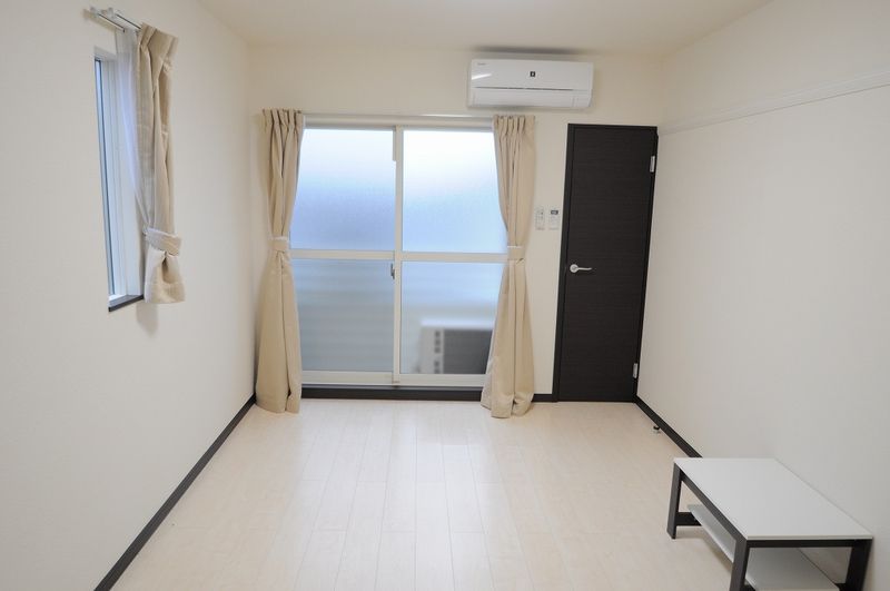 レオネクストカミオンダ 居間