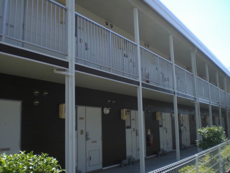 レオパレス長者原 玄関