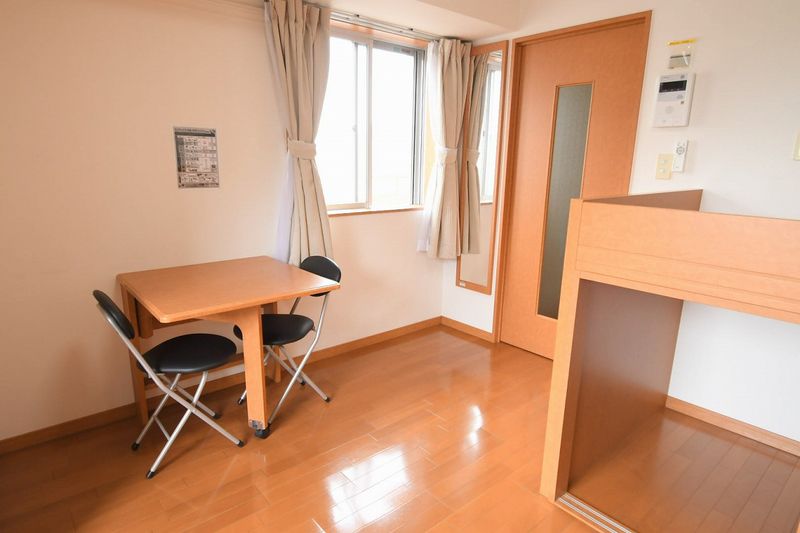 レオパレスＦｌａｔ新栄 居間