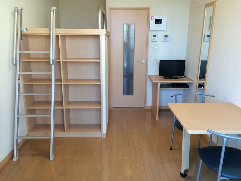 レオパレスエイムフル浜松 居間