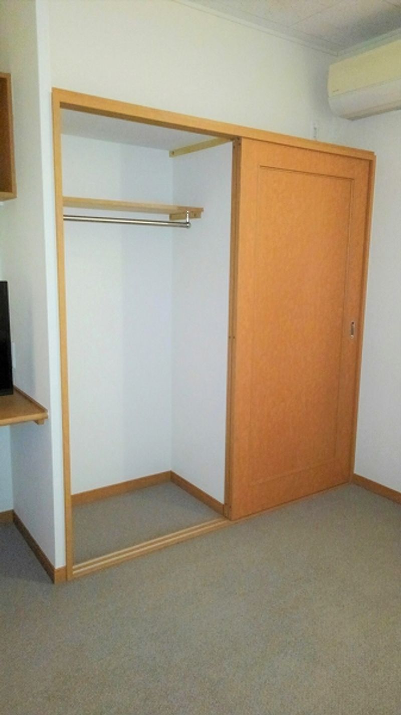 レオパレスハマナシ 収納