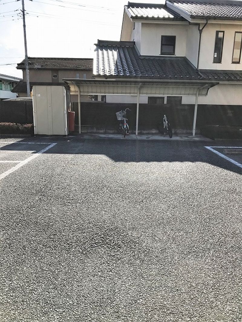 レオパレスＨＥＡＶＥＮ 駐車場