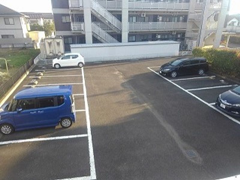 レオパレスコメットＢ 駐車場