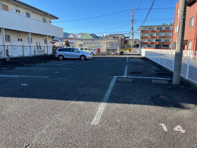 レオパレスサンクチュアリ 駐車場
