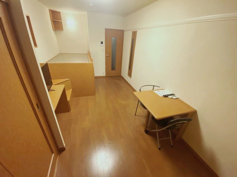 レオパレス三ツ屋 居間