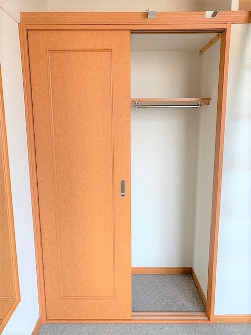 レオパレス甲東 収納