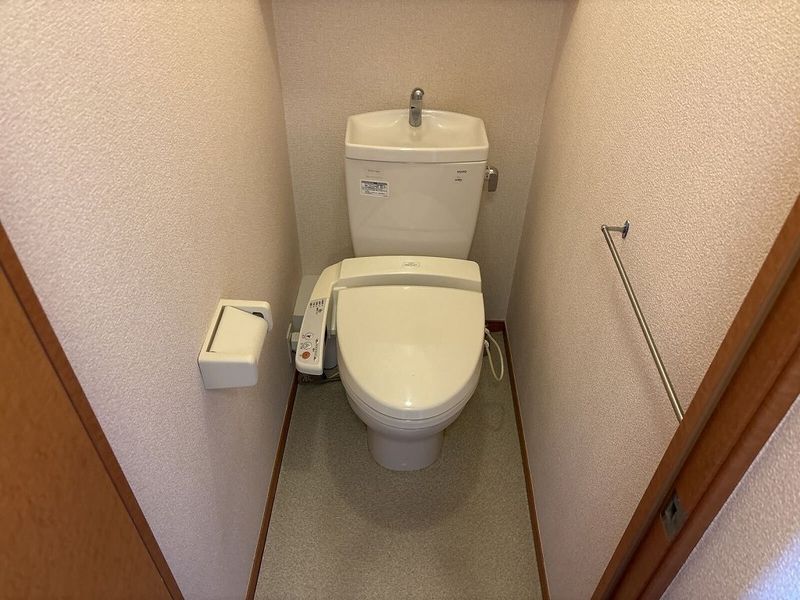 レオパレスアゼリアカーサ トイレ