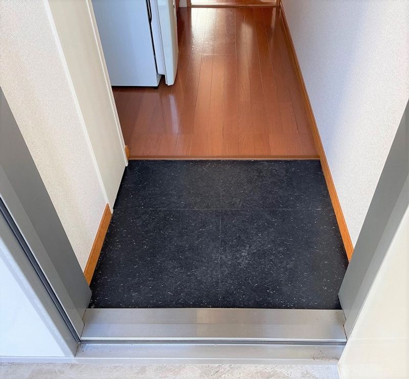 レオパレスユーカリが丘 玄関