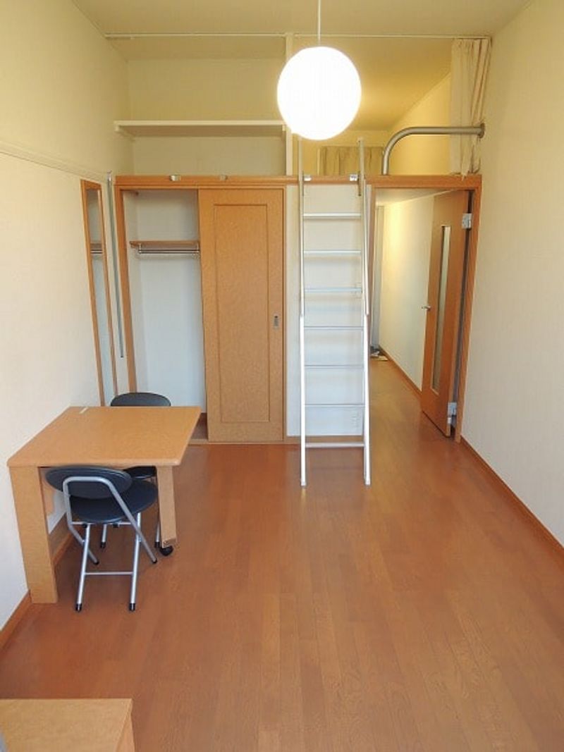 レオパレスコンフォート・Ｔ　Ⅱ 居間