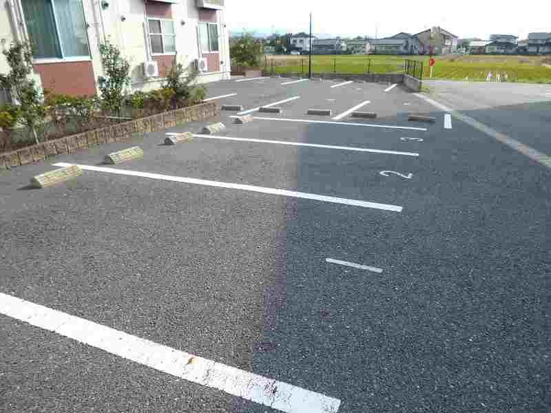 レオネクストエスポワール松橋 駐車場