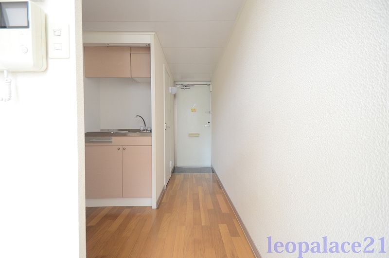 レオパレス銀壽 玄関