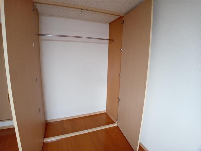 レオパレスフォレスト中井 収納