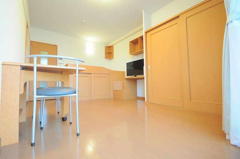 レオパレスサンヒルズ旭耀 居間