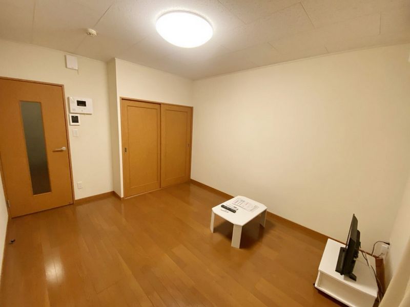 レオパレスどるちぇ志賀本通 居間