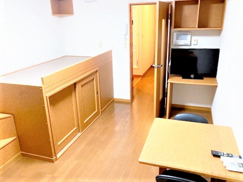 レオパレスティール 居間