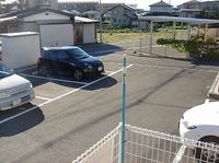 レオパレス東山 駐車場