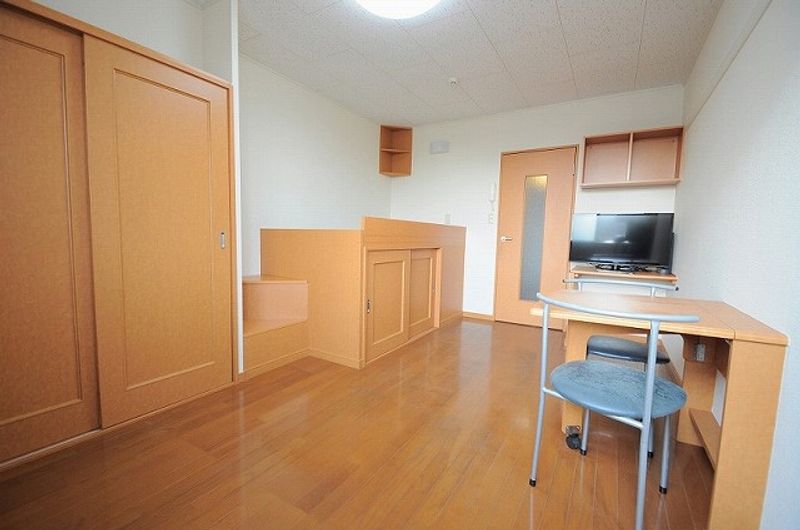レオパレスドミール細江Ｎ壱番館 居間