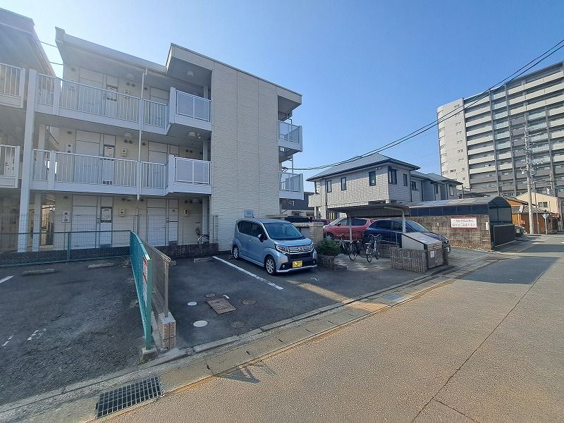 レオパレス中柴 駐車場
