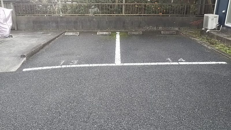 レオパレスポール・ニザン 駐車場