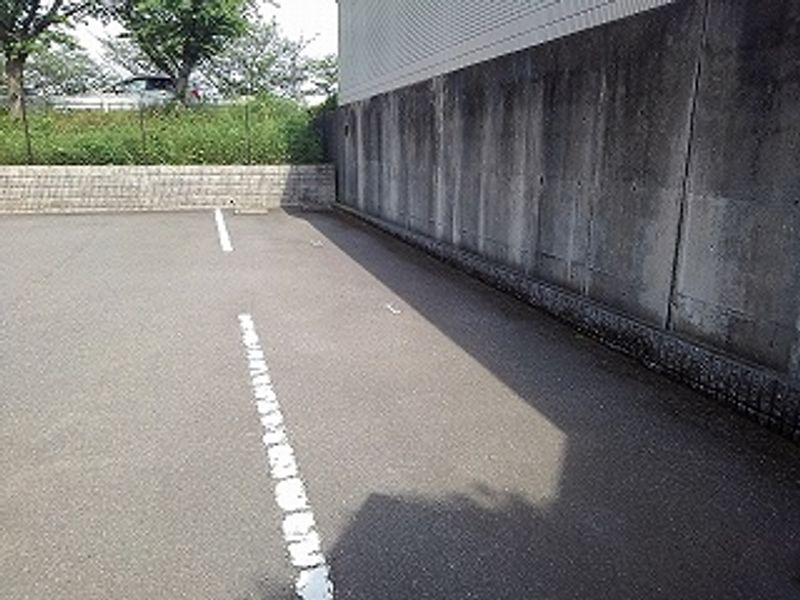 レオパレス西浜 駐車場