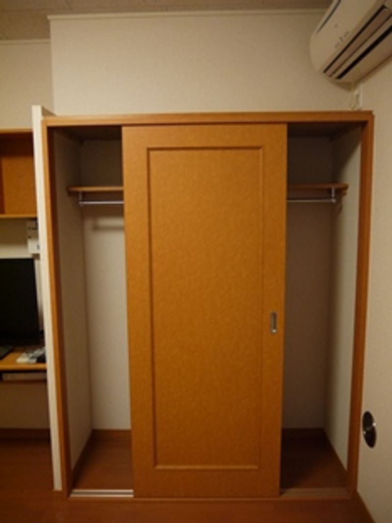 レオパレスハウゼブリューヘン 収納