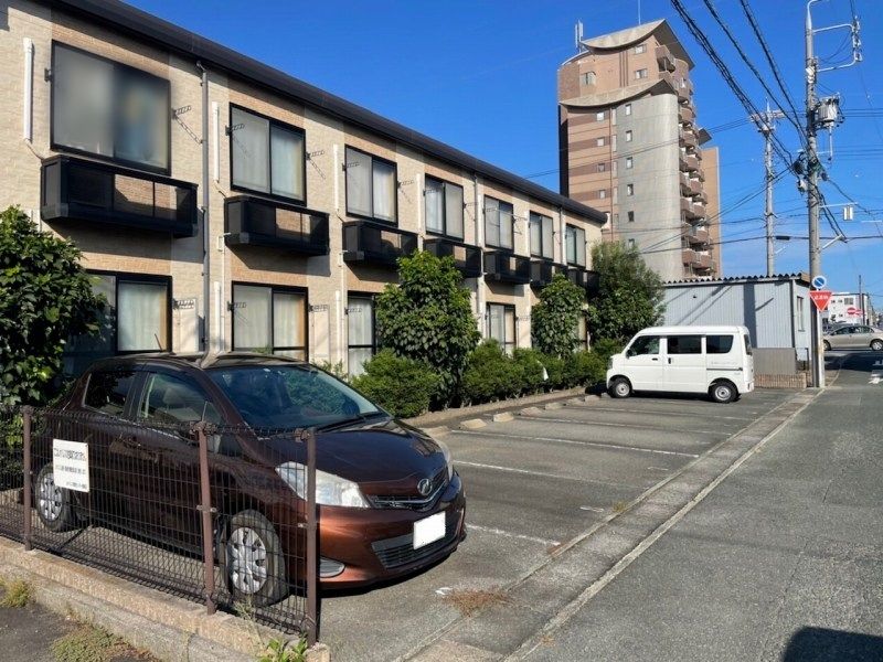 レオパレスグランドゥール 駐車場