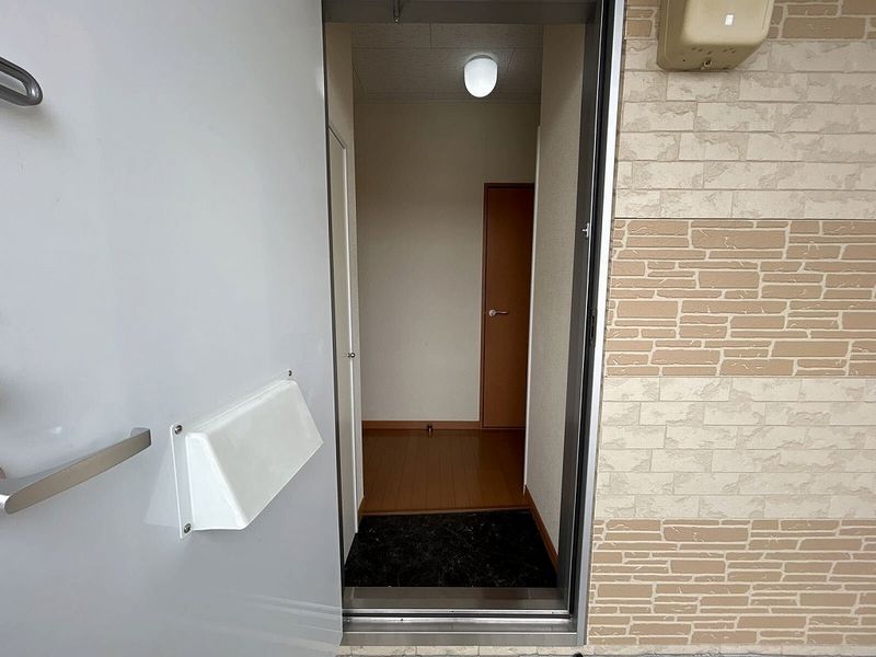 レオパレスタウンコートⅡ 玄関