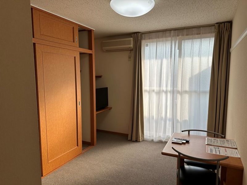 レオパレスアベニュー新涯 居間