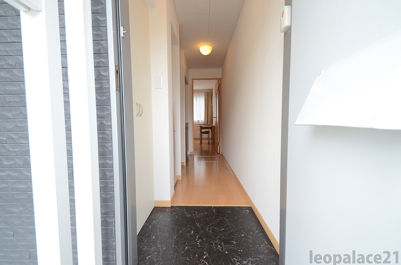 LEONEXT Rose Entrance