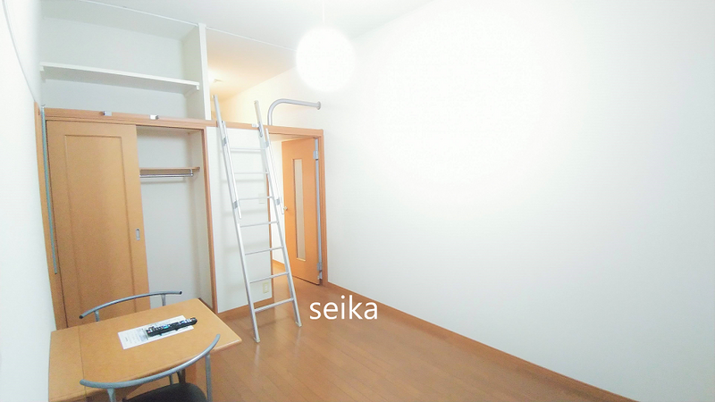 レオパレスカメリアイースト 居間