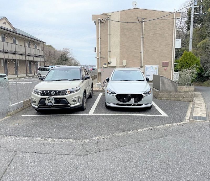 レオパレスヒル 駐車場