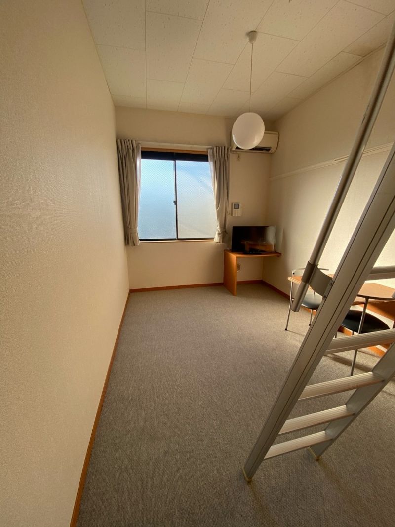 レオパレスルミエール 居間