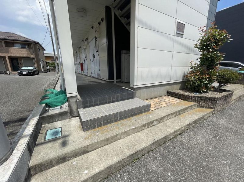 レオパレスレーブ エントランス
