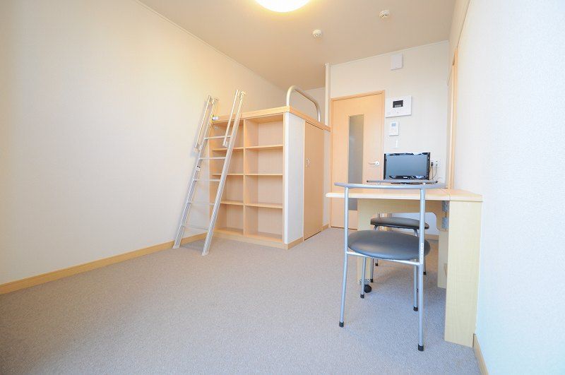 レオパレスねむの木 居間