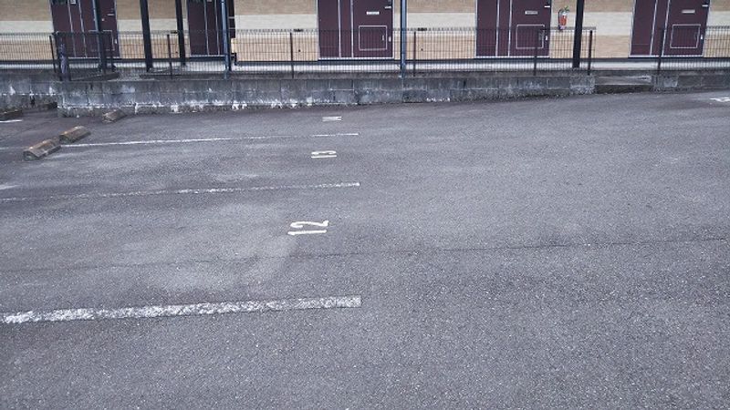 レオパレスプラム 駐車場