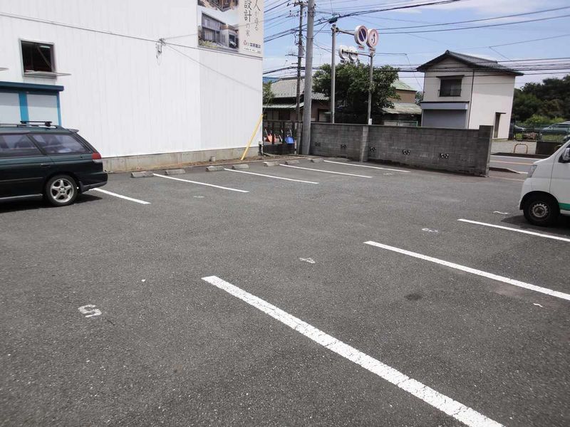 レオパレスラピス城南 駐車場