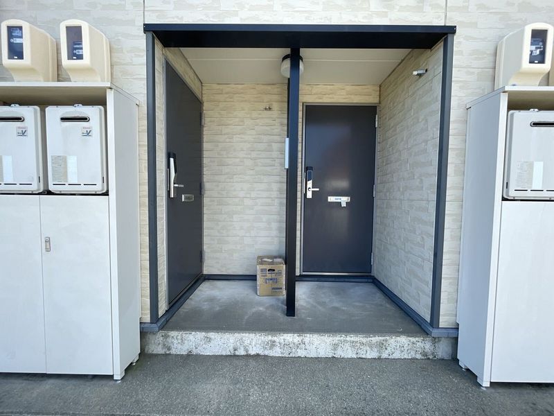 レオパレスセレッソ静波 エントランス