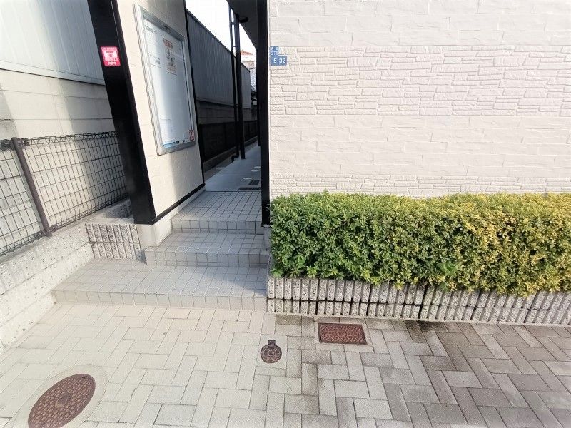 レオパレス三葉 エントランス