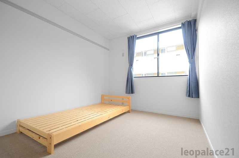 レオパレスヒロ 寝室