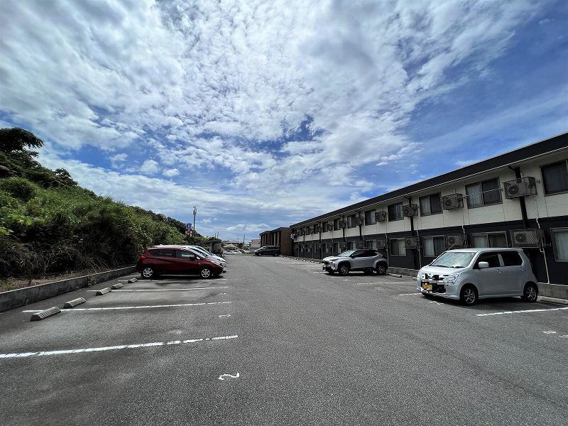 レオネクストクレール安来 駐車場