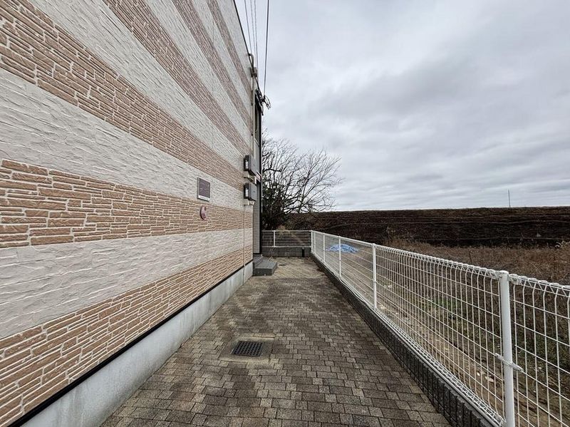 レオパレスＢＯＳＨＵＫＥ大久保 エントランス