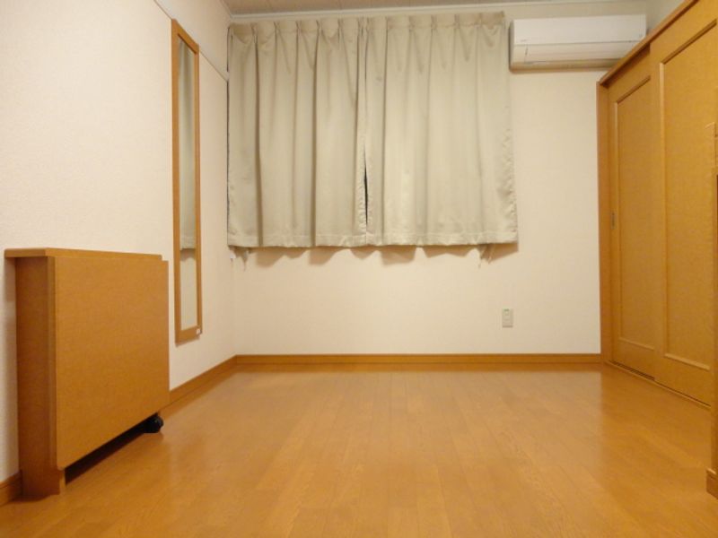 レオパレス金属町 居間