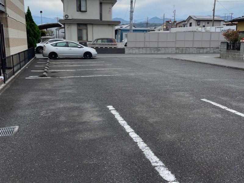 レオパレスワールドⅡ 駐車場