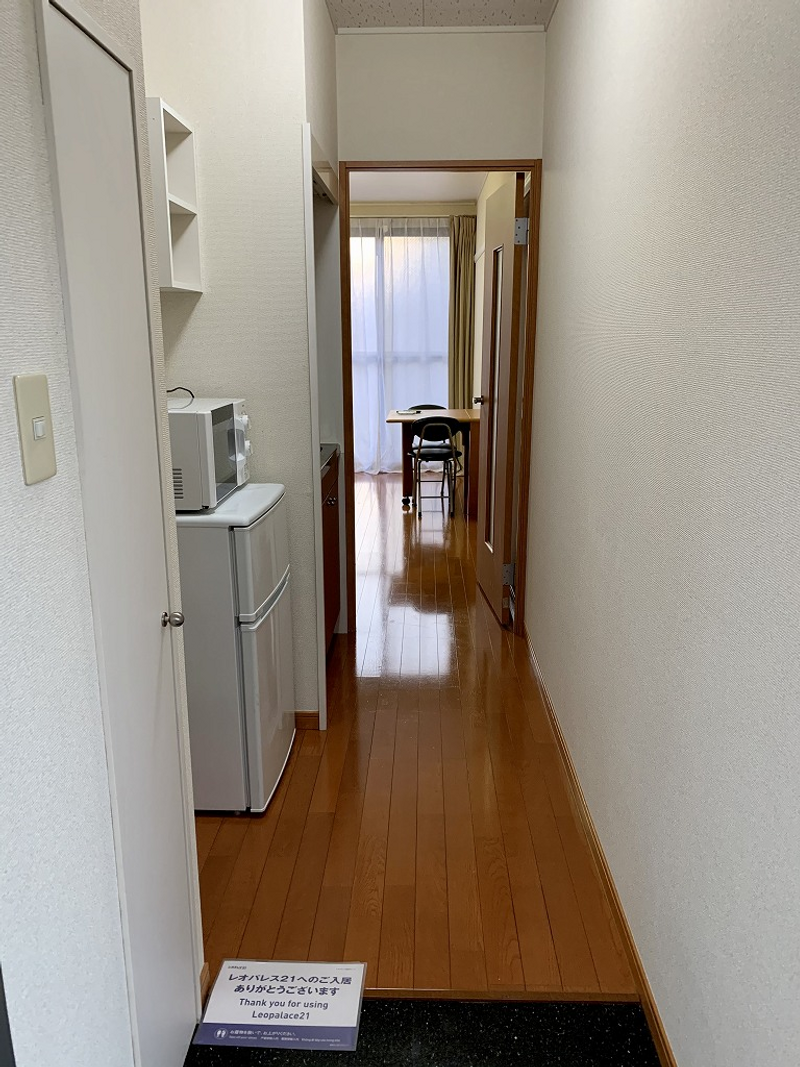 レオパレスひまわり 玄関