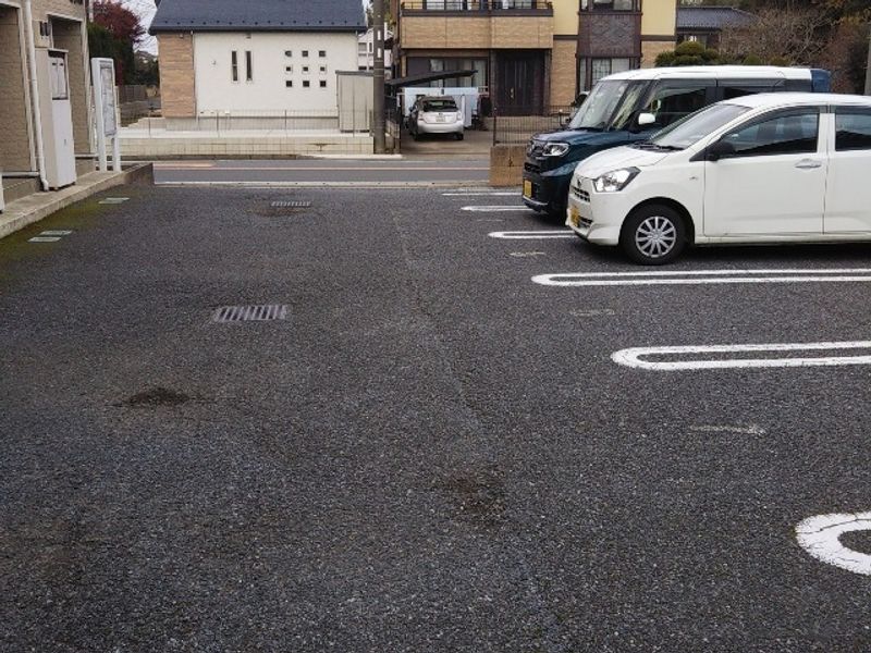 レオパレスリベェール八街 駐車場